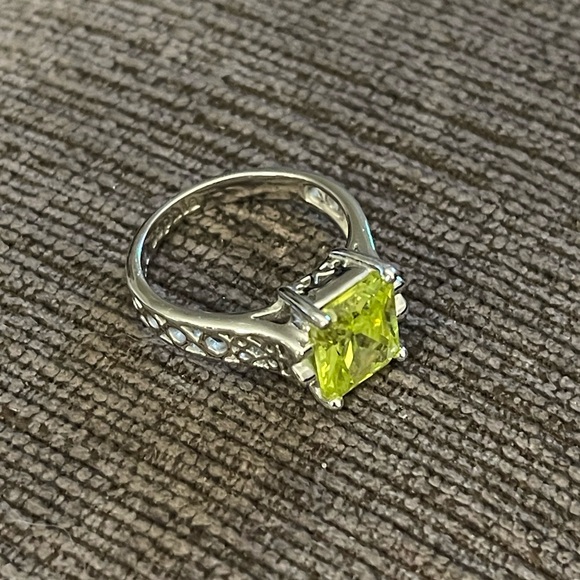 Lia Sophia - Appletini Silver Ring - Picture 2 of 5